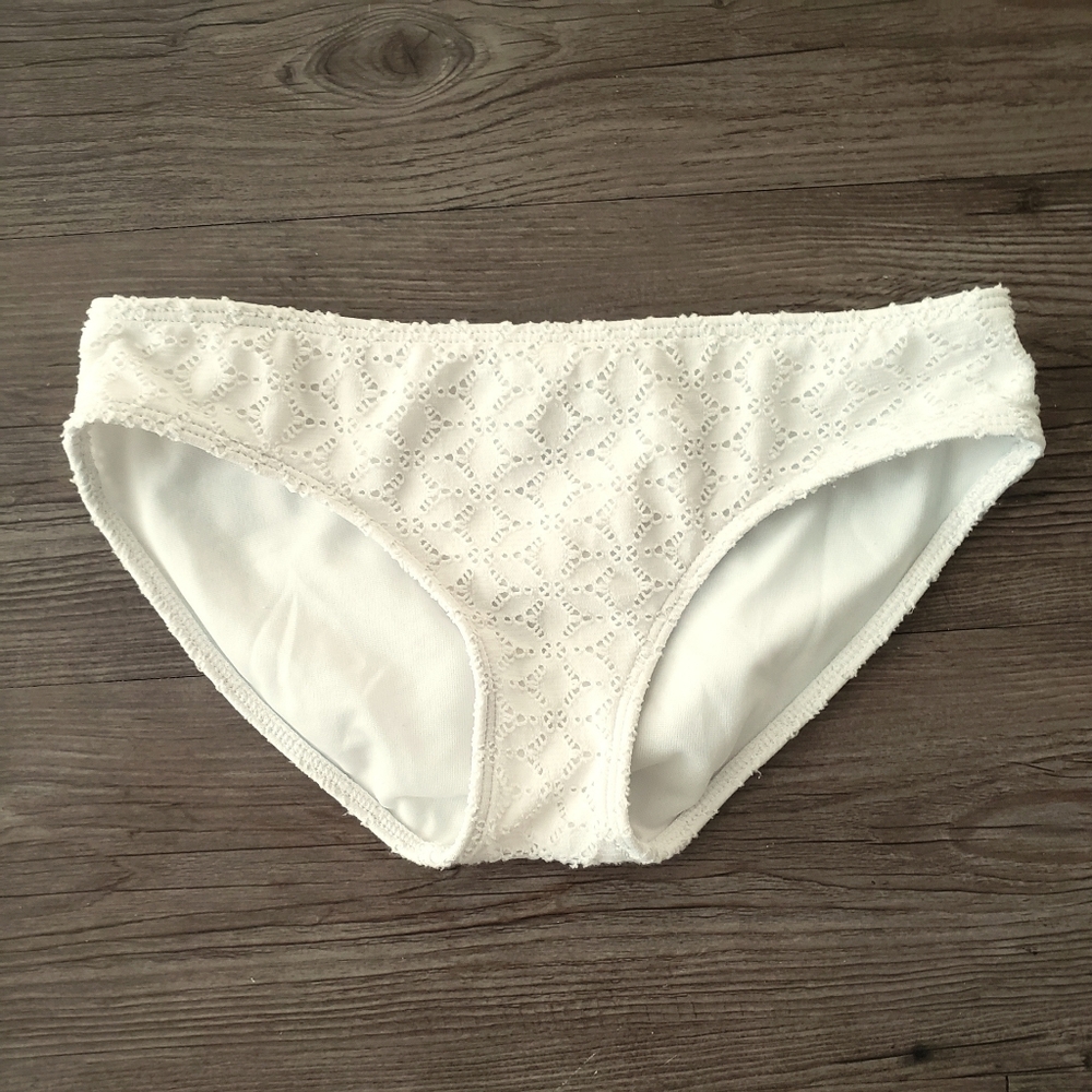 Abercrombie crochet swim bottoms Size S (10y.o)